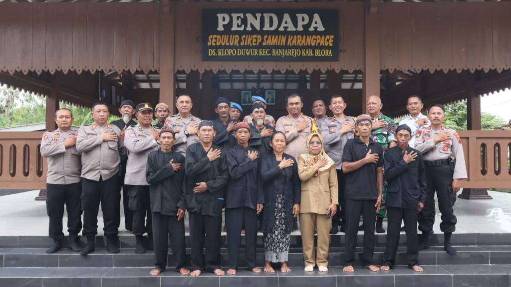 Kapolres Blora Kunjungi Kampung Samin Sedulur Sikep Desa&nbsp;Klopoduwur