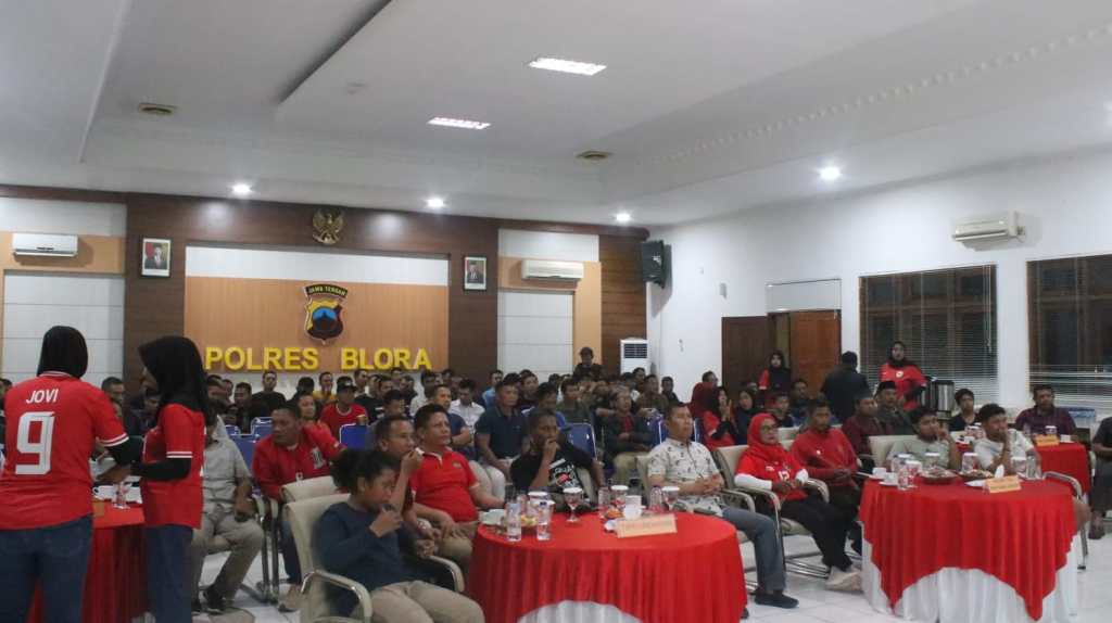 Keluarga Arhan Pratama Apresiasi Nobar Semifinal Piala Asia 2024 Polres&nbsp;Blora