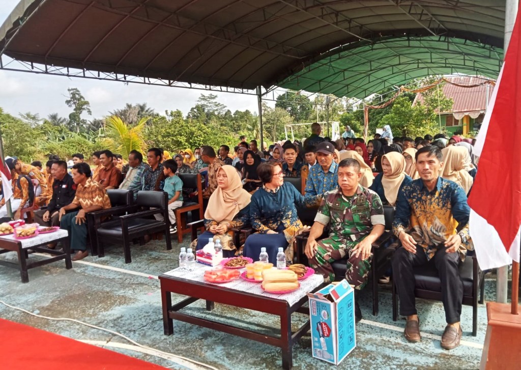 Pelepasan Siswa Siswi SMP N 6 Loa Kulu, Babinsa Berikan Motivasi Untuk Terus&nbsp;Belajar