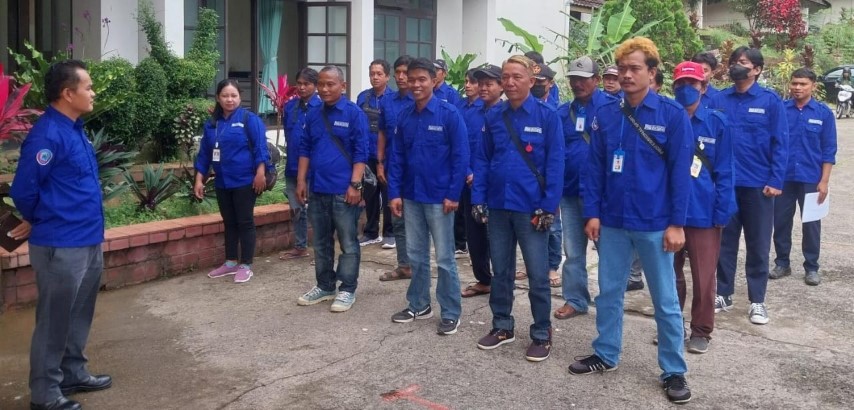 Direktur Salvinus Sawelinggi, Beri Alasan Perumda Beri Seragam Warna&nbsp;Biru