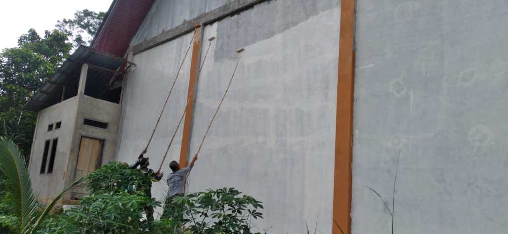 Satgas TMMD Ke- 120 Kodim 0908/Bontang Lakukan Pengecatan Tempat Ibadah