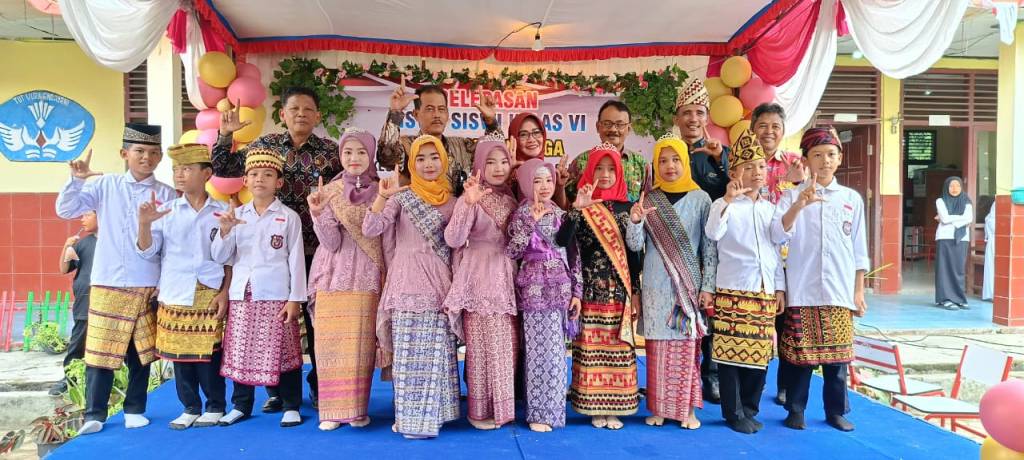 Pelepasan Siswa-siswi SDN 2 Sukamarga,Tabur Gagasan Petik Perubahan dan Raihlah Impian Masa Depan