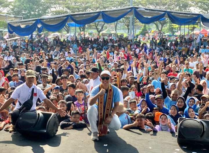 Ribuan Warga Lamsel Bareng Egi Padati Lapangan Cipta Karya Kalianda
