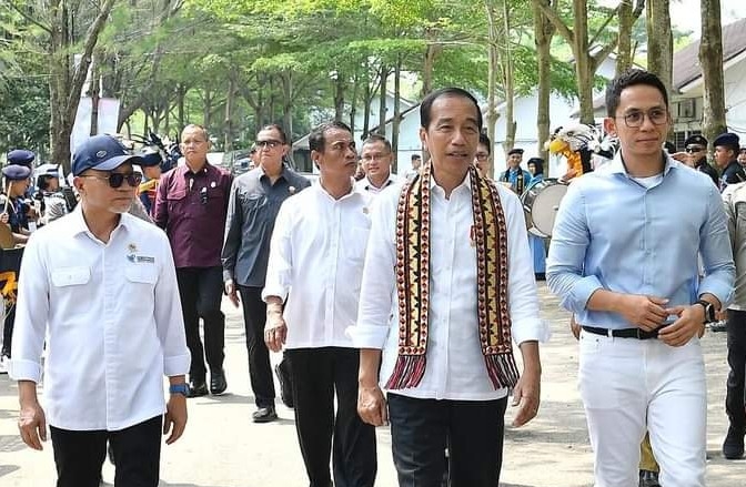 Cabub Egi Dampingi Presiden Jokowi Saat Resmikan Gedung JLC SMA Kebangsaan