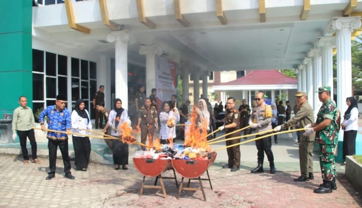 Kapolres Pringsewu Hadiri Pemusnahan Barang Bukti di Kejari