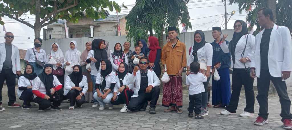 Di Hari Jadinya Ormas JAB Salurkan Bahan Pangan Berupa Ayam Kepada 300&nbsp;Warga