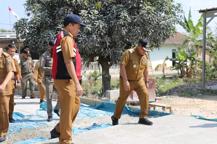 Bupati Nanang Ermanto Tinjau Perbaikan Jalan Tegineneng Rulung Raya Natar