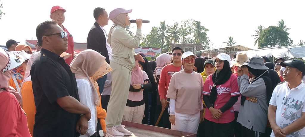 Bunda Win Lepas Ratusan Peserta Jalan&nbsp;Sehat