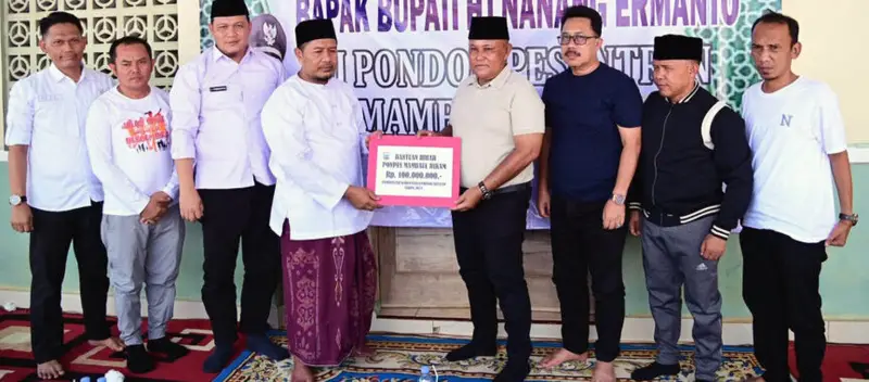 Bupati Nanang Salurkan Dana Hibah Sebesar Rp 100 Juta Untuk Ponpes Mamba,ul&nbsp;Hikam