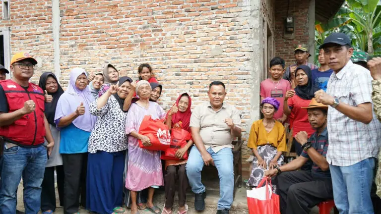 Bupati Nanang Ermanto Kembali Salurkan Bantuan Bedah Rumah
