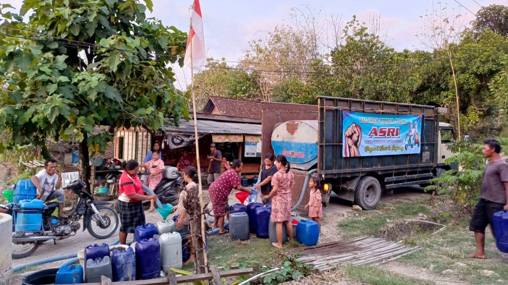 Tak Hentinya Relawan Rumah Juang Kembali Menyalurkan Bantuan Air Bersih 